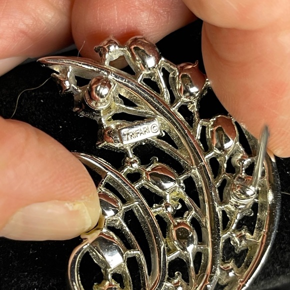 Trifari Yellow Floral Brooch - Picture 5 of 7